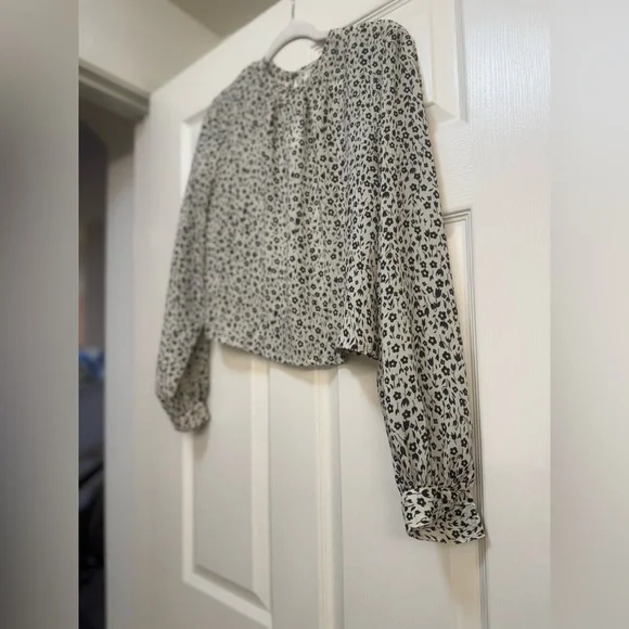 Shawna Lea Floral Top - Picture 2 of 11